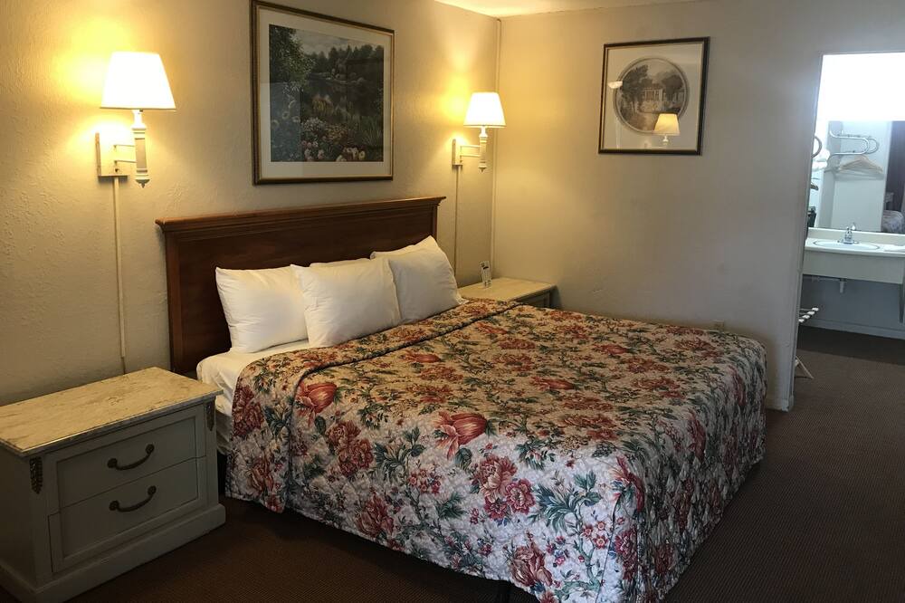 Photo of Bedroom in Berea
