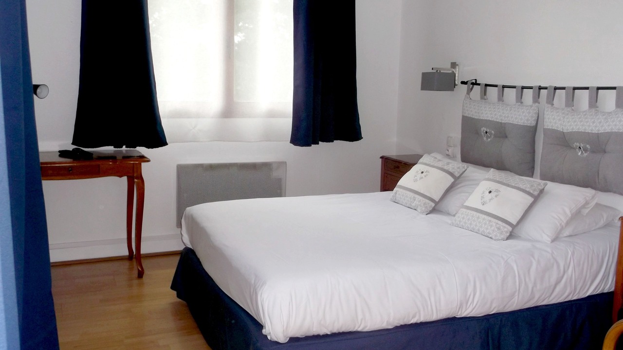 Photo of Bedroom in Surville