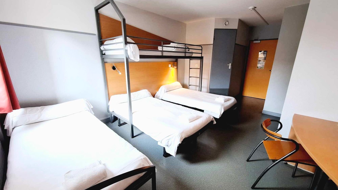 Photo of Bathroom in Courlancy