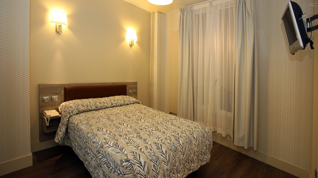 Photo of Bedroom in Val-de-Grace