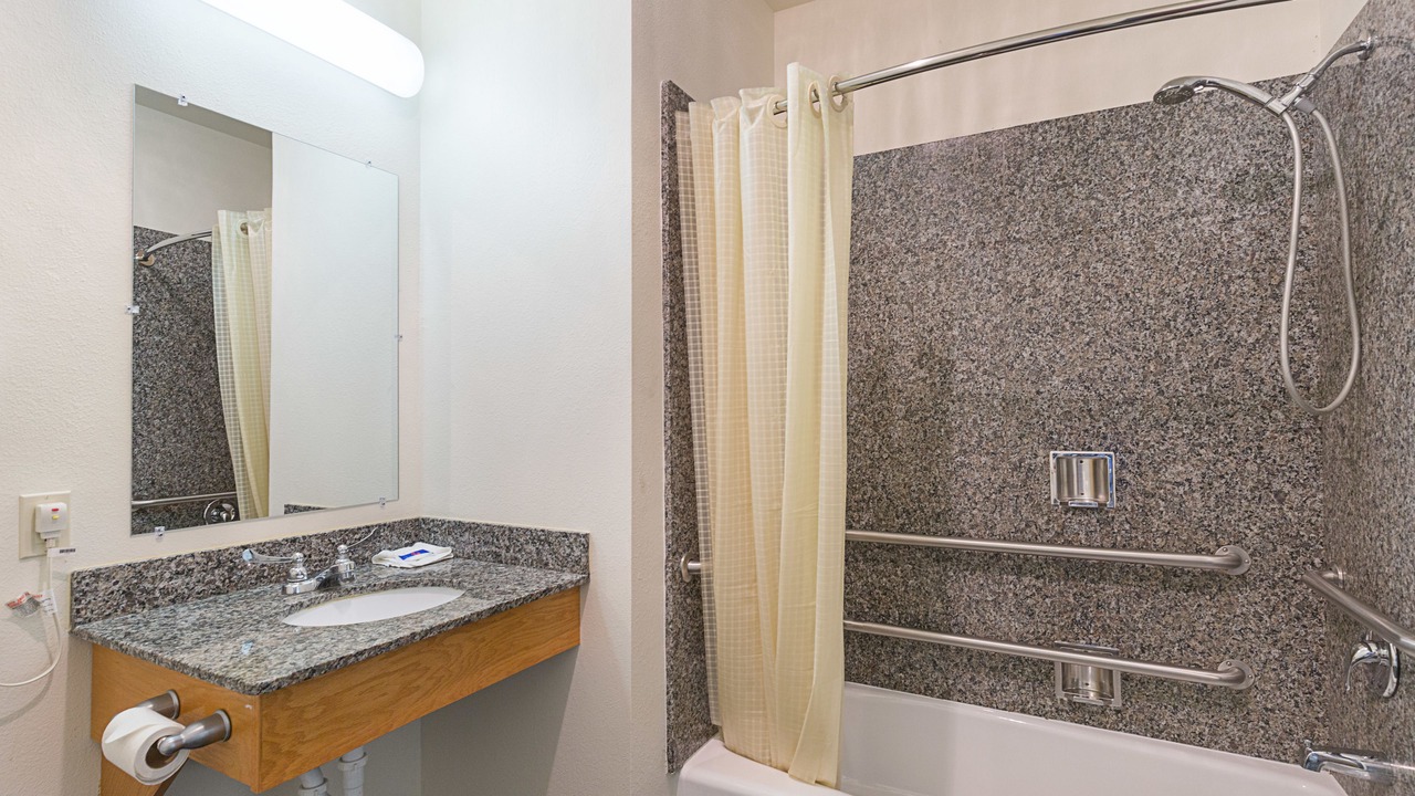 Photo of Bathroom in Ganado