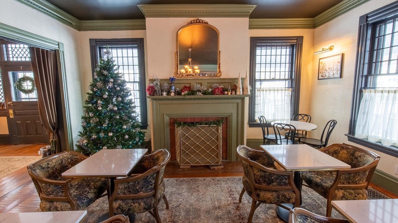 Photo of Livingroom in Lenox