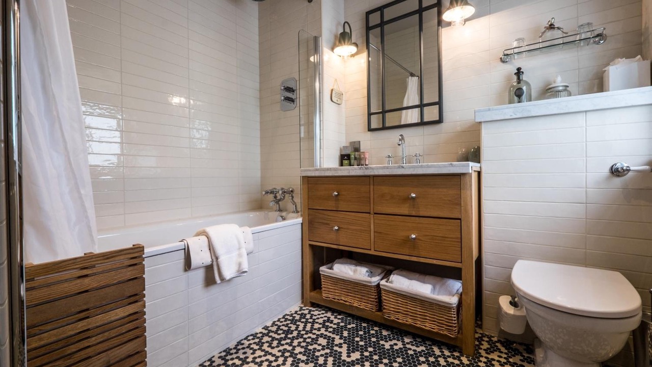 Photo of Others in Clapham