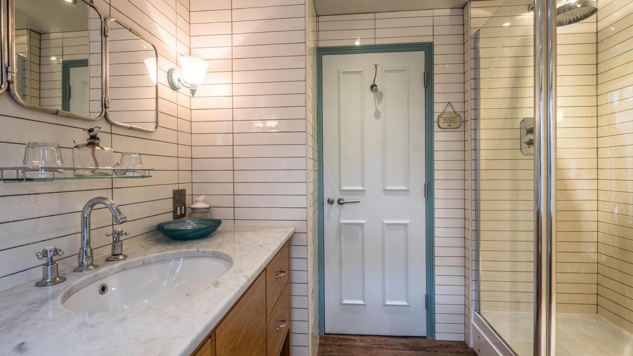 Photo of Others in Clapham