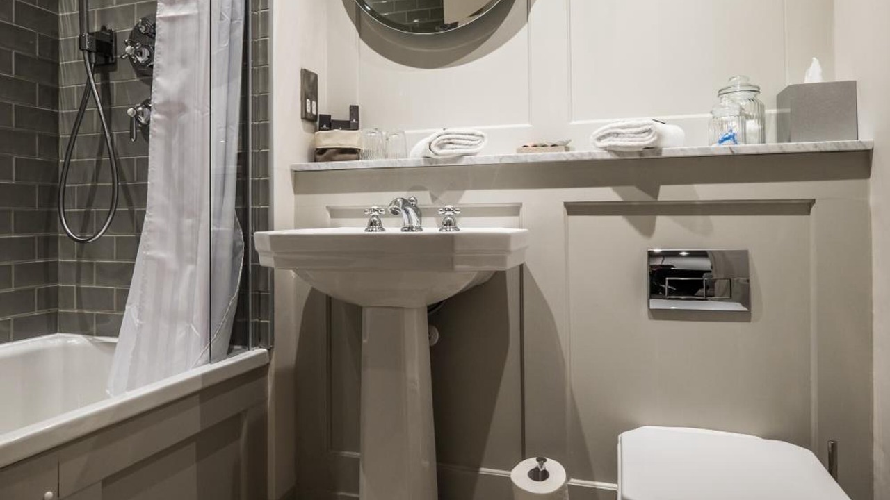 Photo of Others in Kew