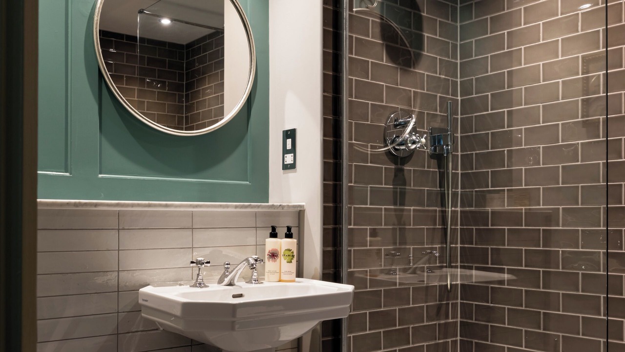 Photo of Bathroom in Kew