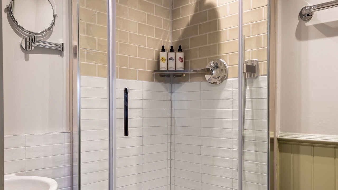 Photo of Bathroom in Kew