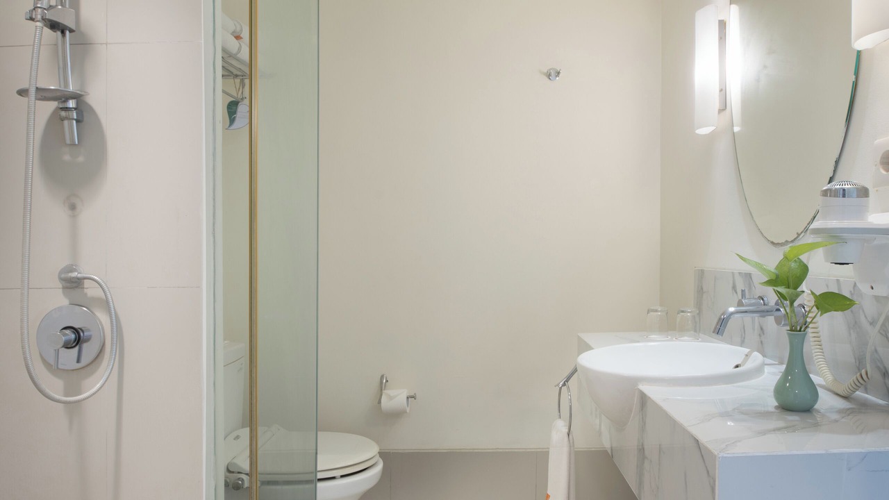 Photo of Bathroom in Sunset Road