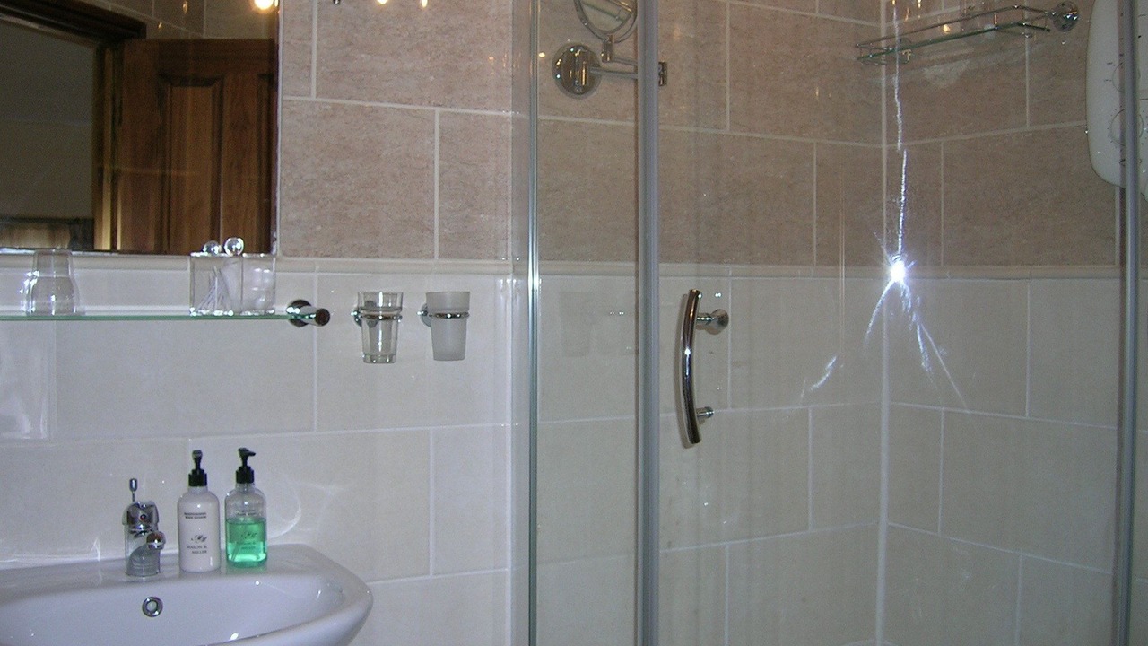 Photo of Bathroom in Ibstock