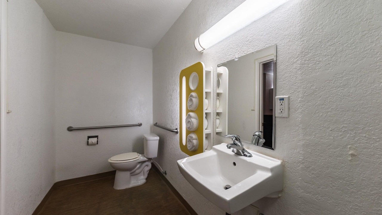 Photo of Bathroom in Uvalde