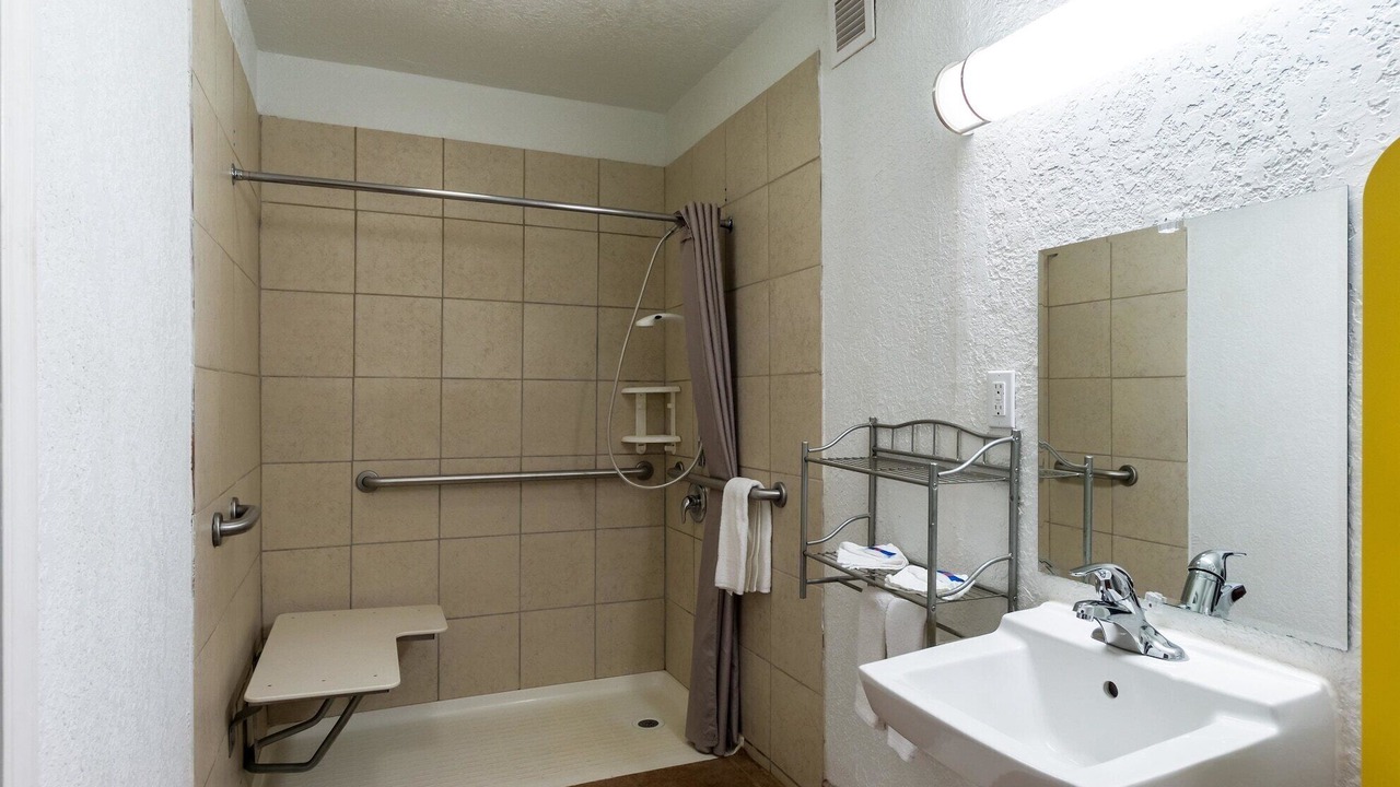 Photo of Bathroom in Uvalde