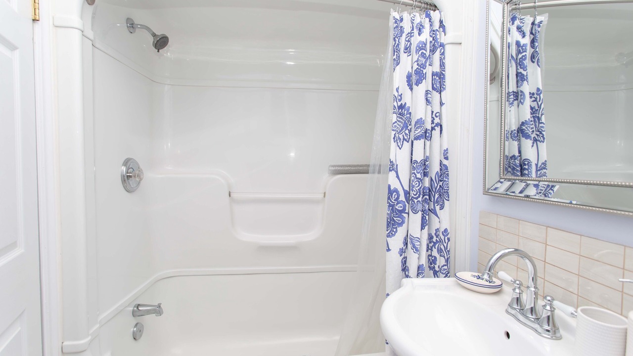Photo of Bathroom in Niagara Falls
