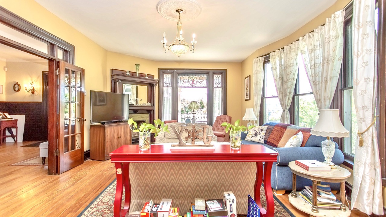 Photo of Livingroom in Niagara Falls