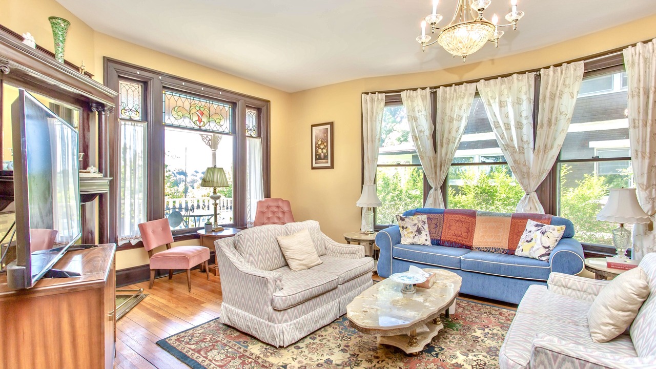 Photo of Livingroom in Niagara Falls