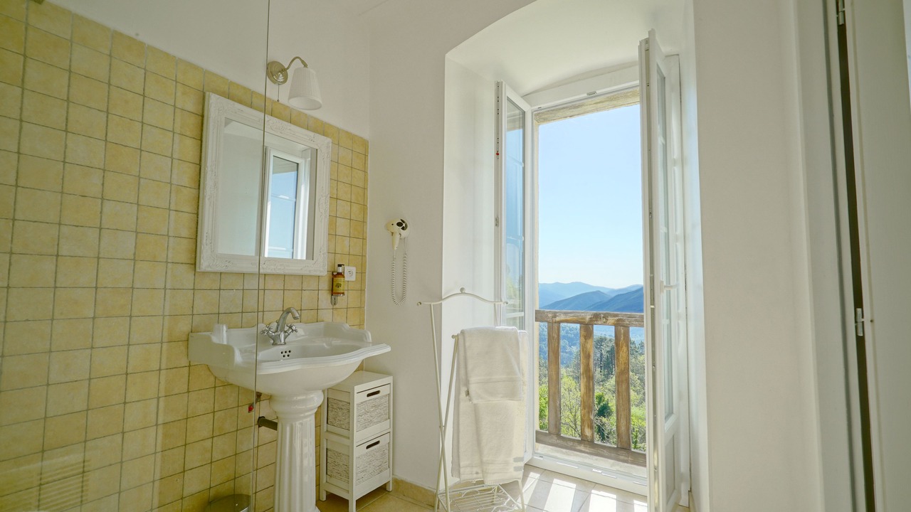 Photo of Bathroom in Guiselle