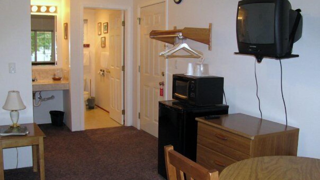 Photo of Livingroom in Quinault