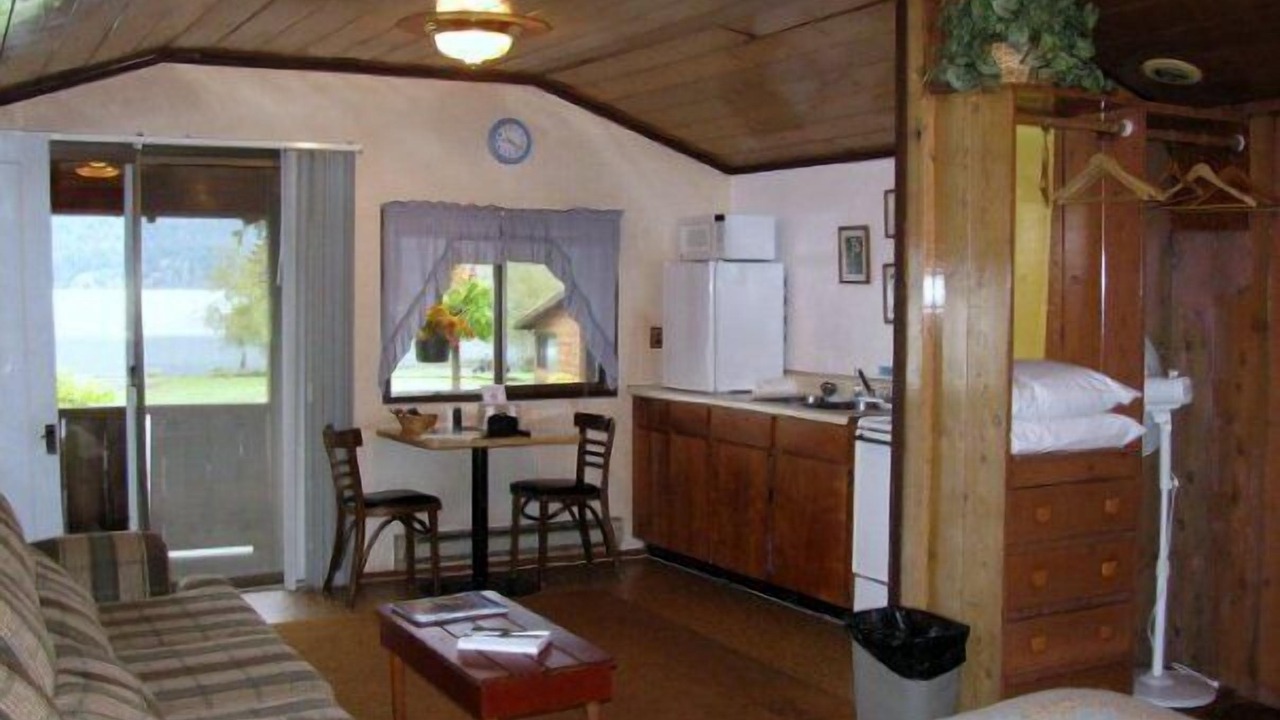 Photo of Livingroom in Quinault