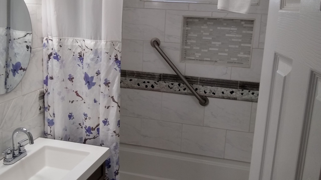 Photo of Bathroom in Larkspur