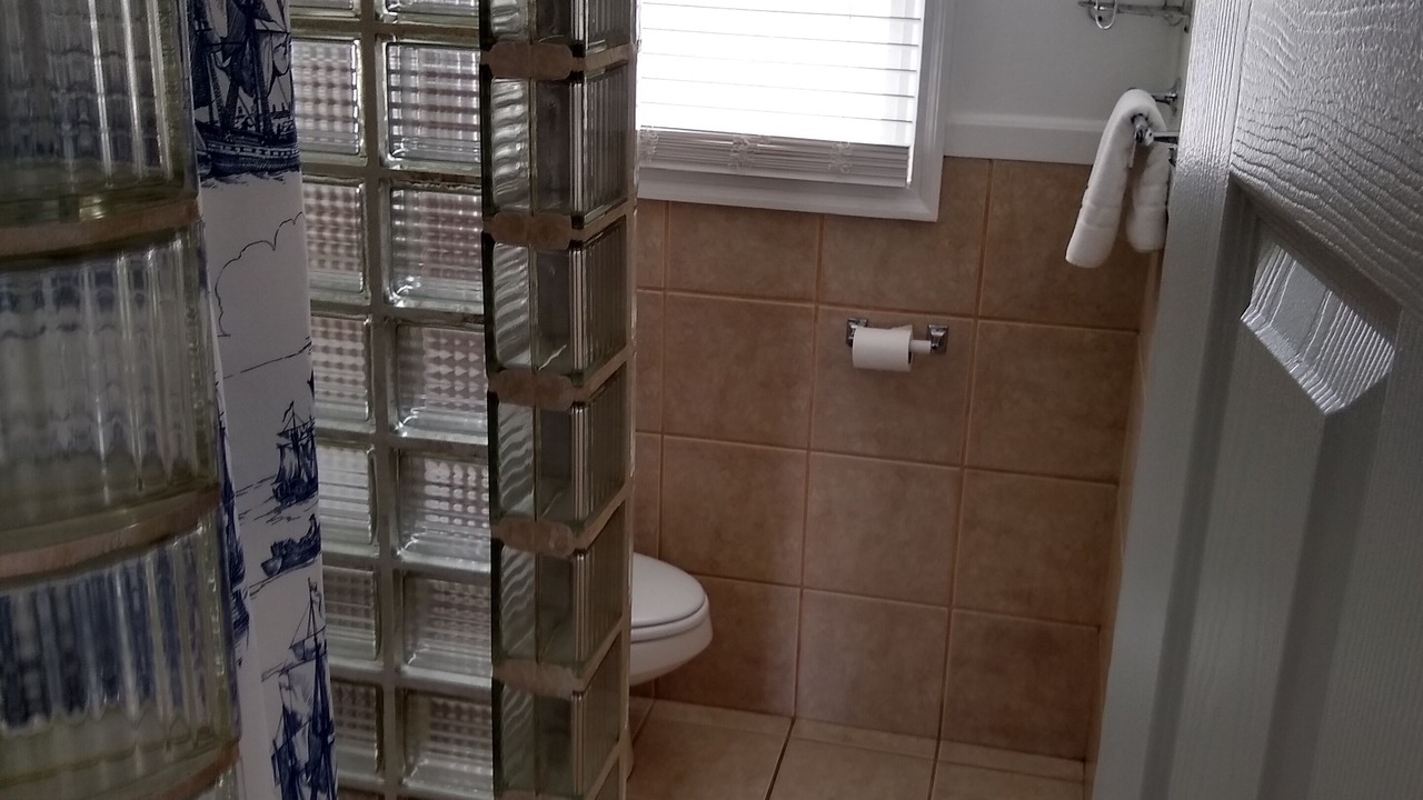 Photo of Bathroom in Larkspur