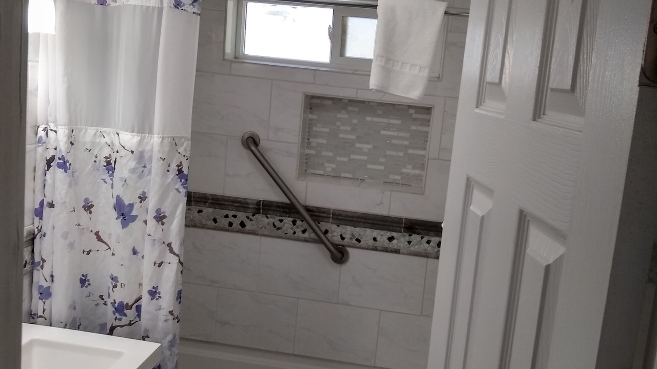 Photo of Bathroom in Larkspur