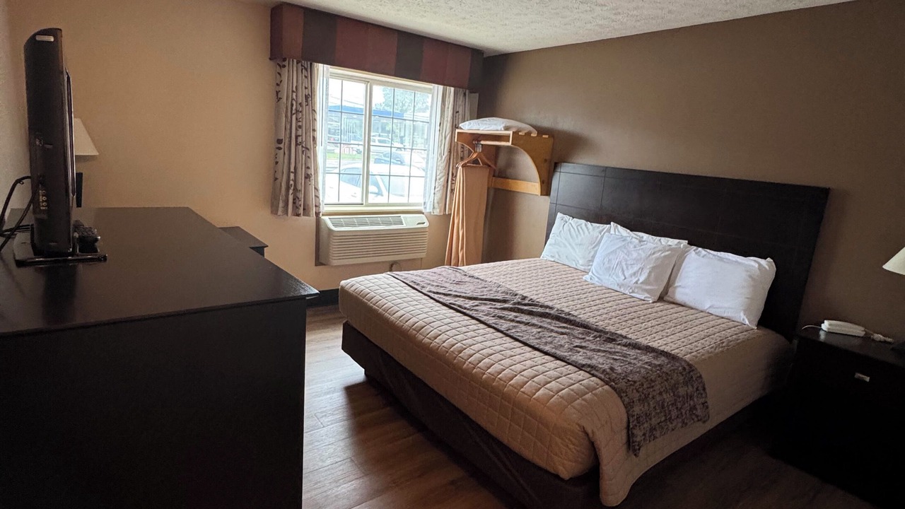 Photo of Bedroom in Connersville