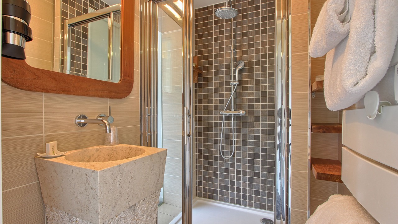 Photo of Bathroom in Saint-Lambert