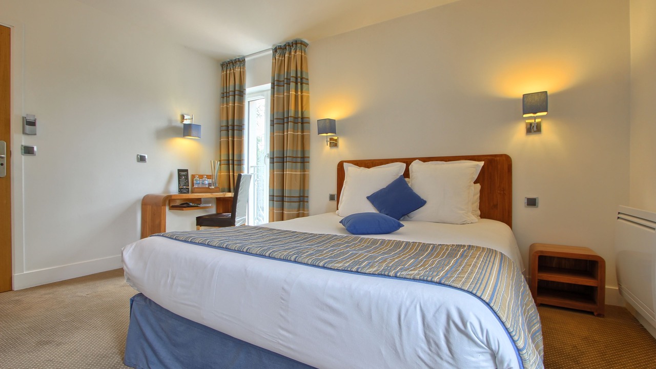 Photo of Bedroom in Saint-Lambert