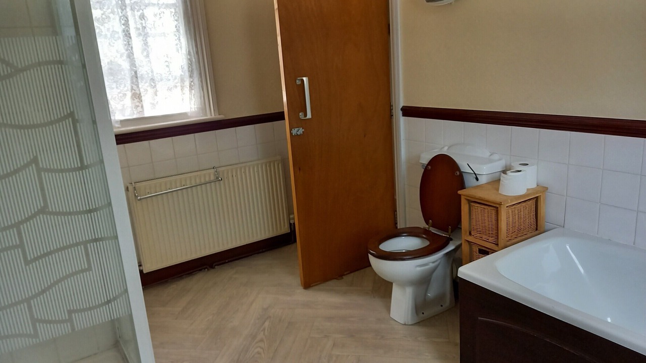 Photo of Bathroom in Lostwithiel