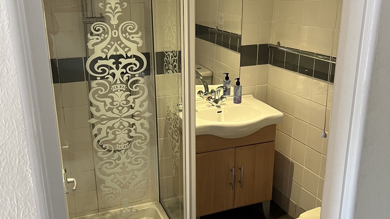 Photo of Bathroom in Lostwithiel