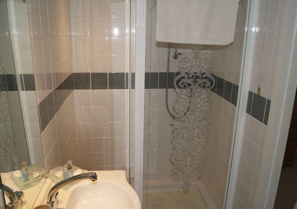 Photo of Bathroom in Lostwithiel