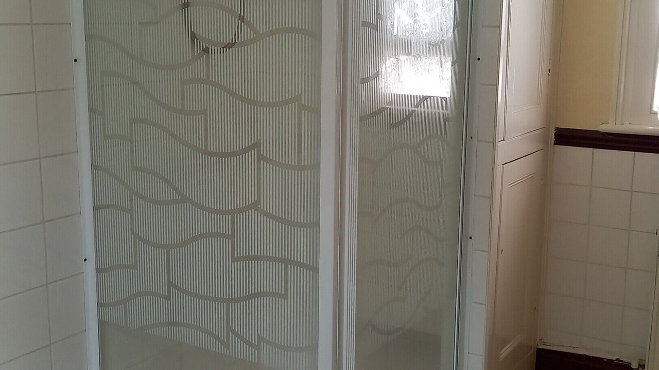 Photo of Bathroom in Lostwithiel