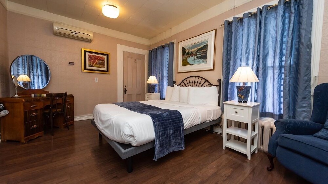 Photo of Bedroom in Baie-St-Paul