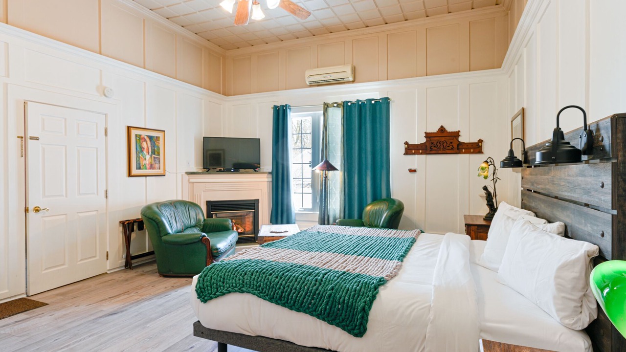 Photo of Bedroom in Baie-St-Paul
