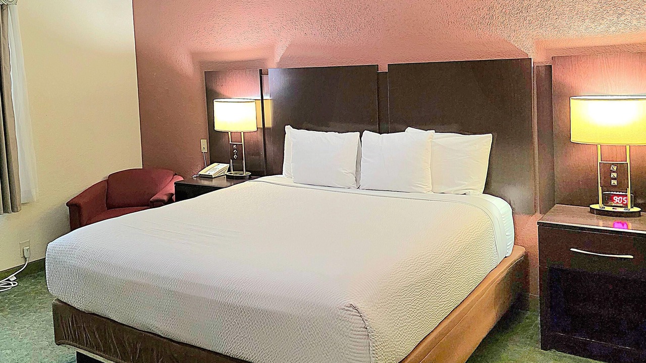 Photo of Bedroom in Hewitt