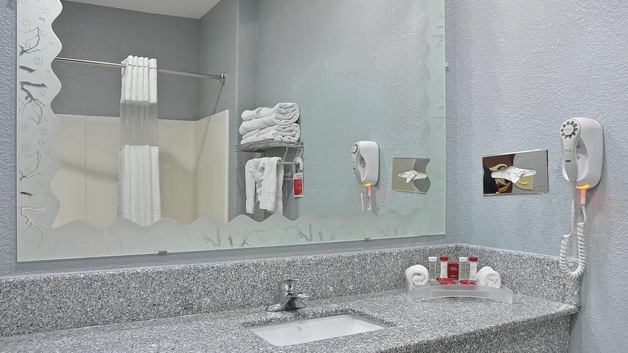 Photo of Bathroom in Hewitt