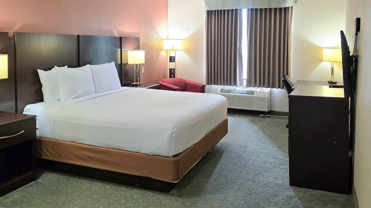Photo of Bedroom in Hewitt