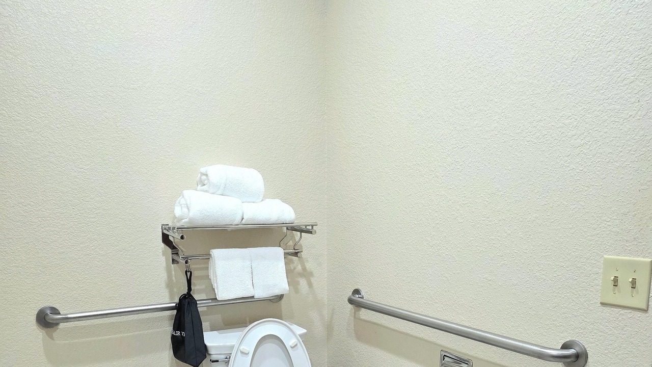 Photo of Bathroom in Hewitt