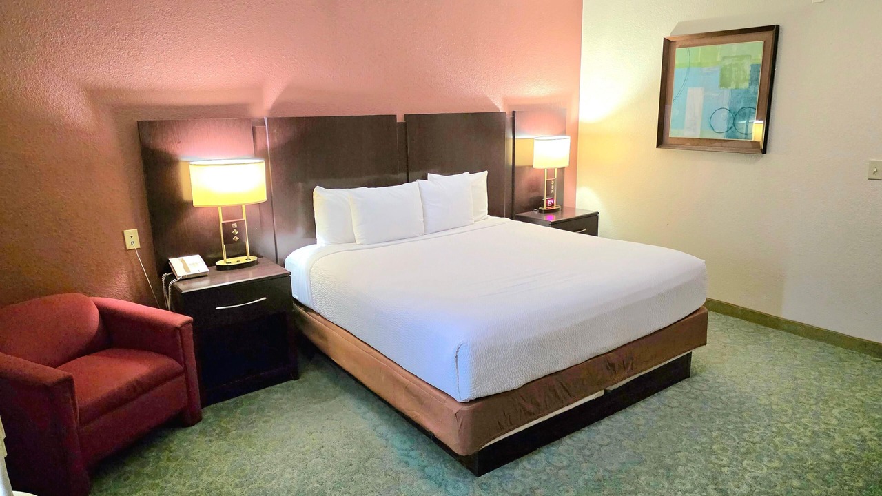 Photo of Bedroom in Hewitt
