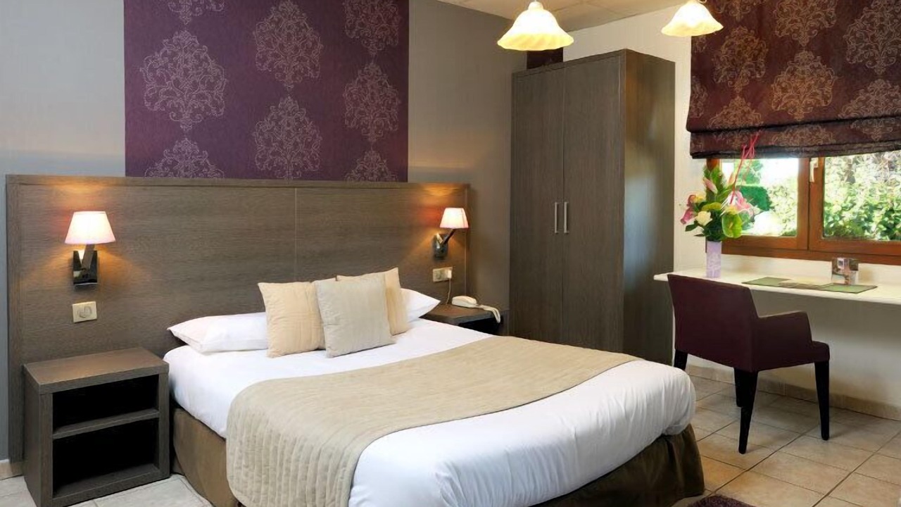 Photo of Bedroom in Chateauneuf-du-Rhone