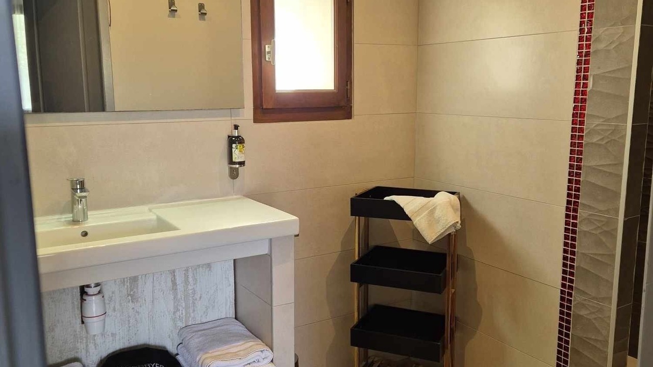 Photo of Bathroom in Chateauneuf-du-Rhone