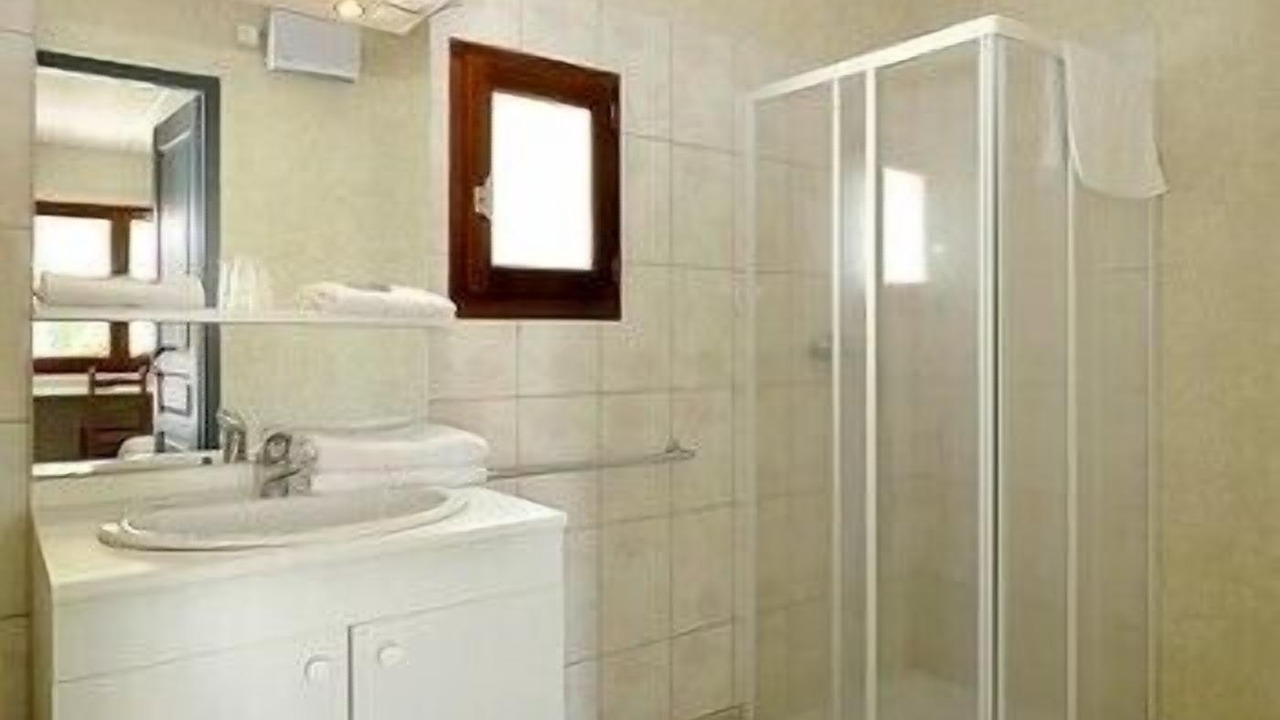 Photo of Bathroom in Chateauneuf-du-Rhone