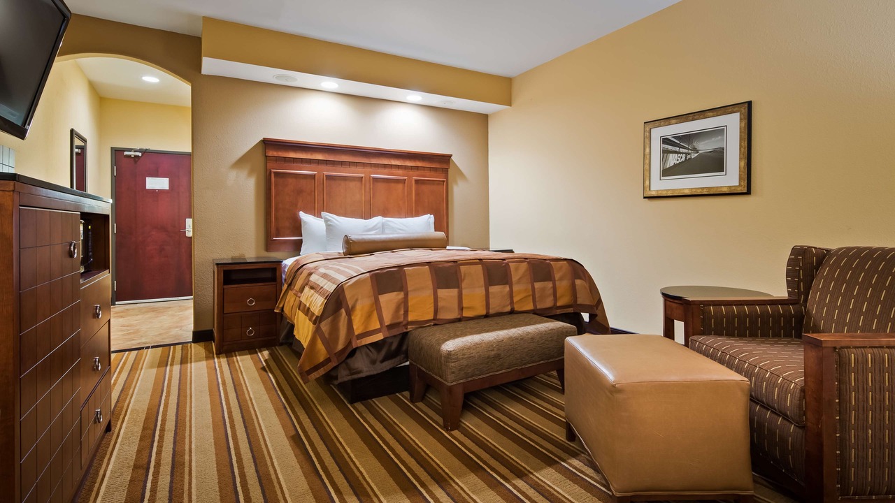 Photo of Bedroom in I-435 West KC-KS