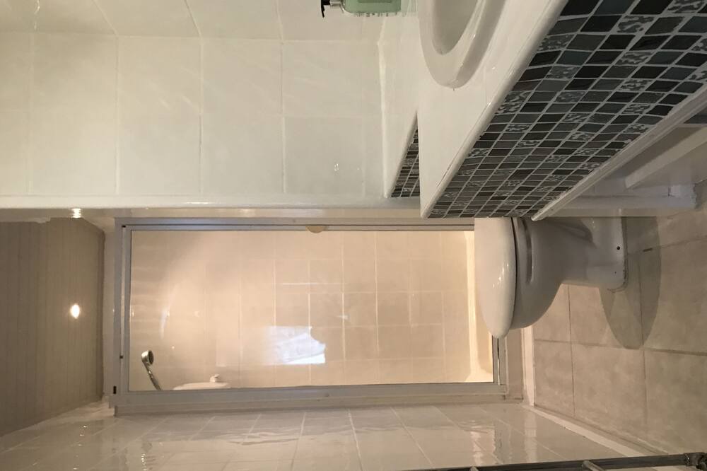 Photo of Bathroom in Pendoggett