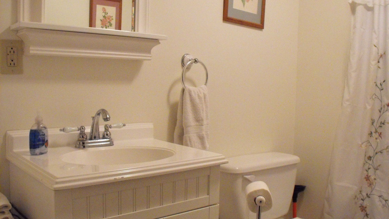 Photo of Bathroom in Rising Sun