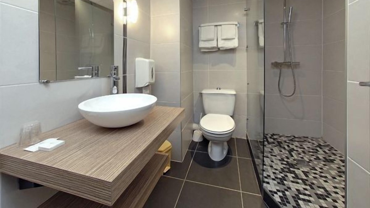 Photo of Bathroom in Florac