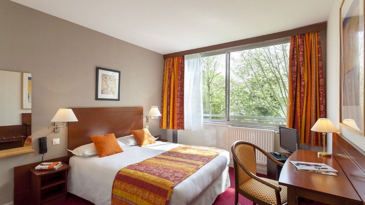 Photo of Bedroom in Saint-Cyr-l'Ecole
