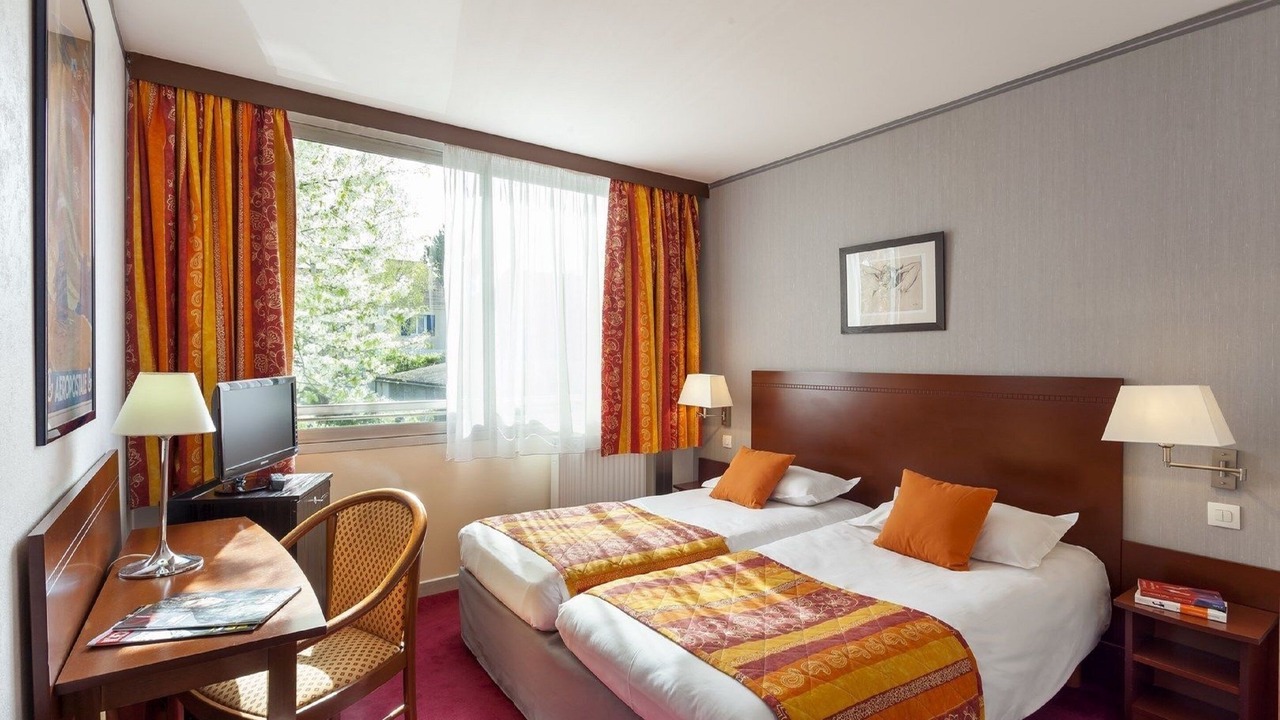 Photo of Bedroom in Saint-Cyr-l'Ecole