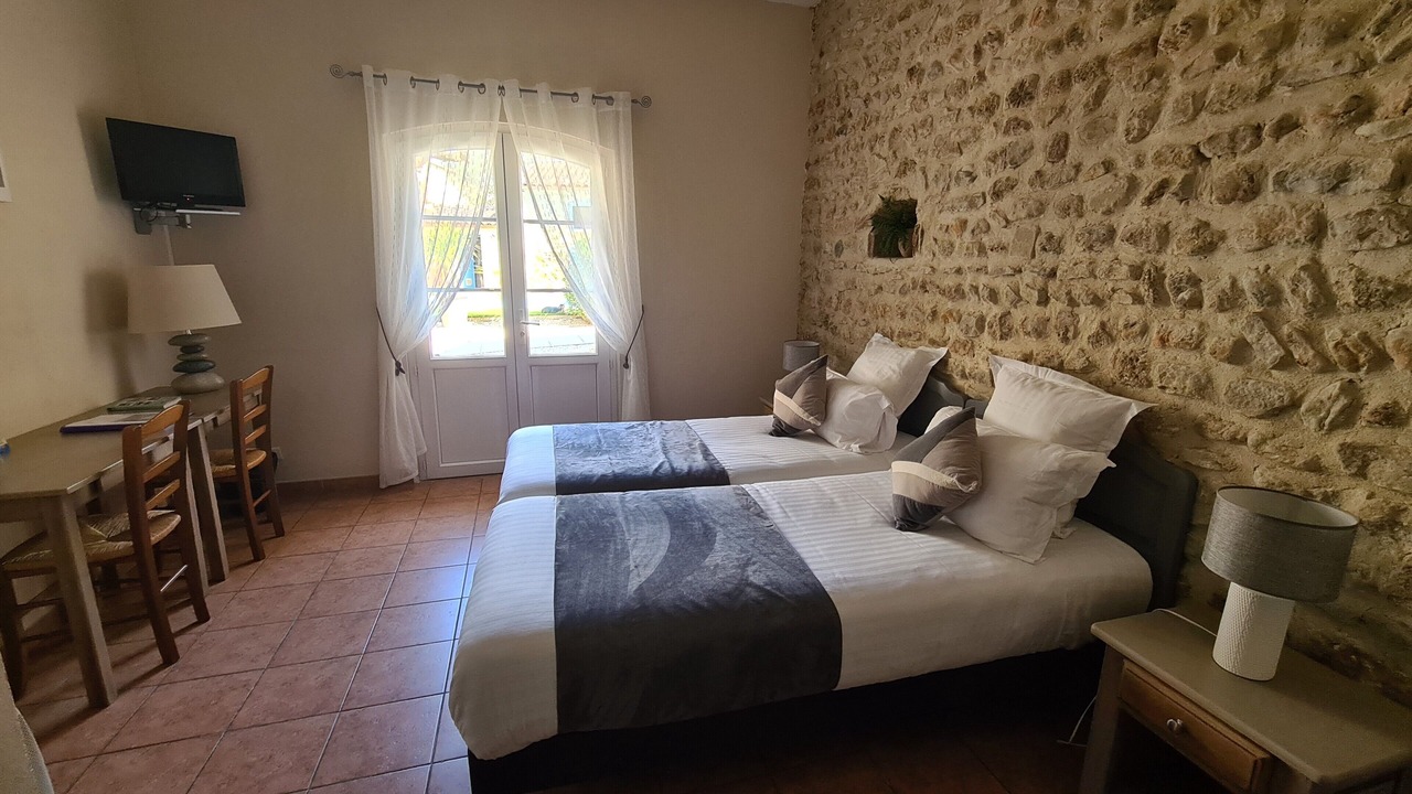 Photo of Bedroom in Suze-la-Rousse