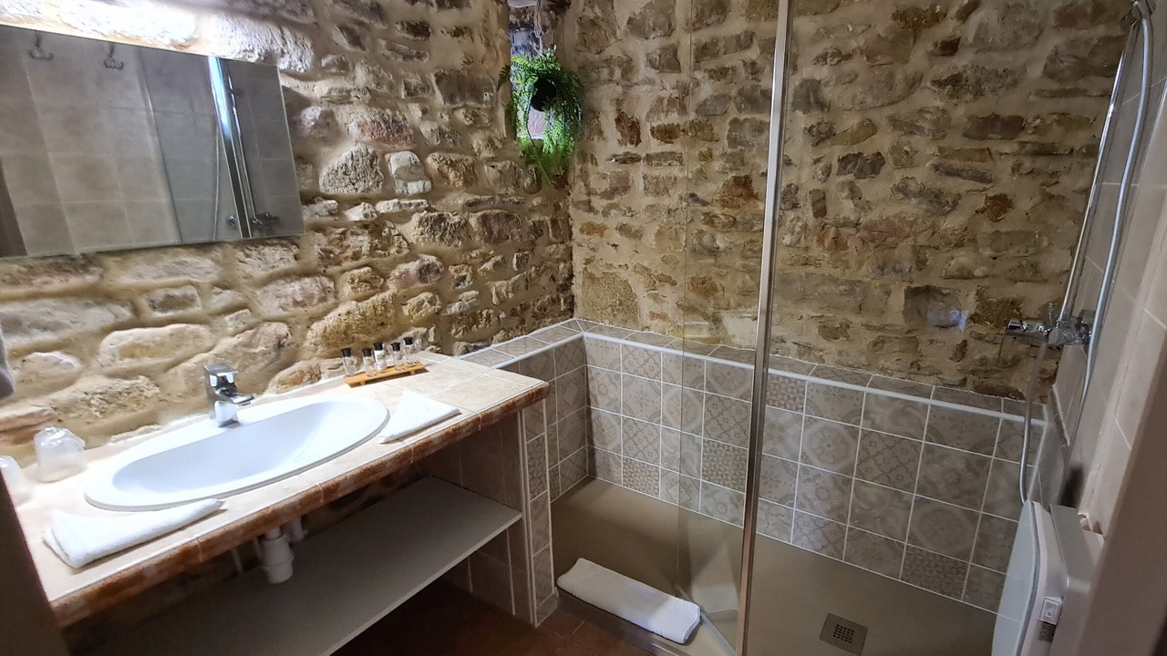 Photo of Bathroom in Suze-la-Rousse