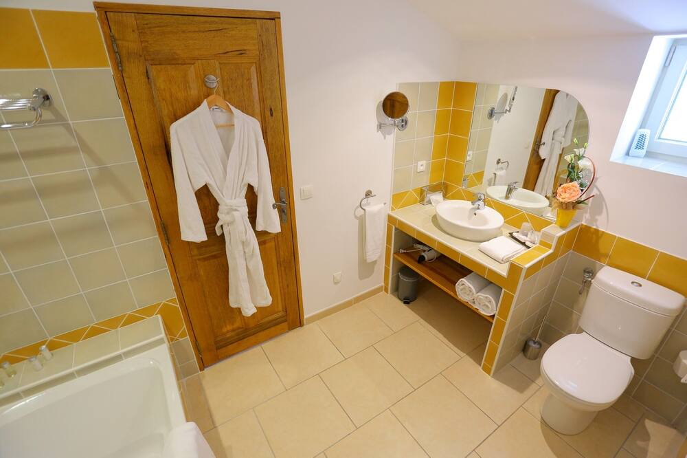 Photo of Bathroom in Pujaut